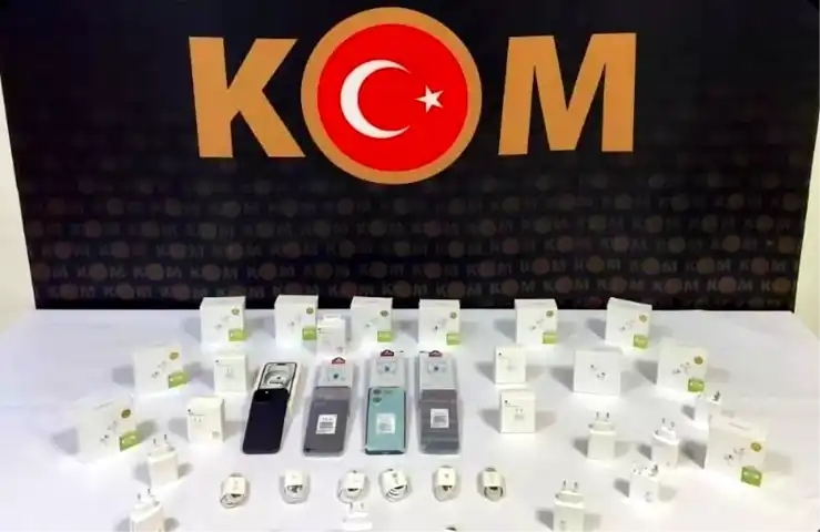 Bingöl'de Kaçak Telefon ve Aksesuar Operasyonu